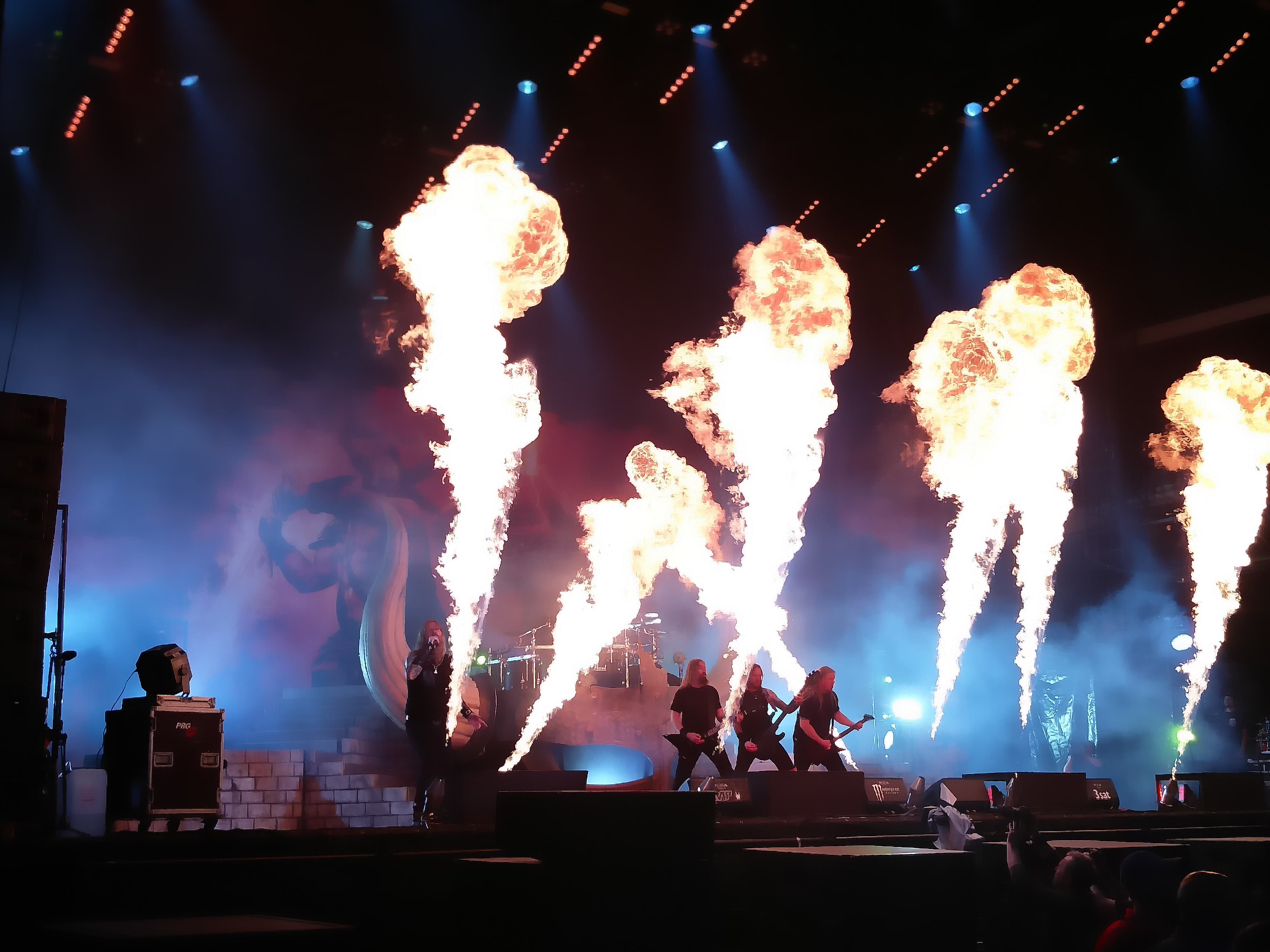 Die verborgenen Brandrisiken mehrtägiger Heavy Metal Indoor-Festivals