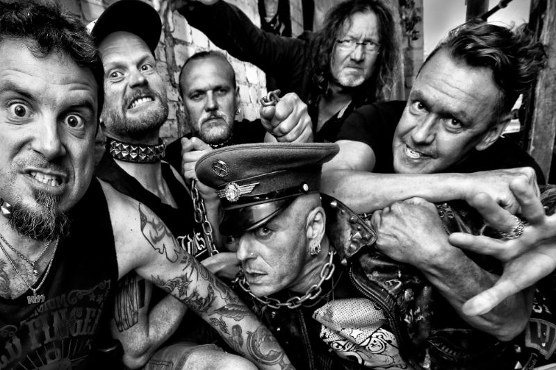 THE IDIOTS - Schweineköter Gang